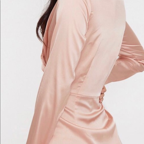 Pretty Little Thing Nude Wrap dress NWT - Picture 4 of 7